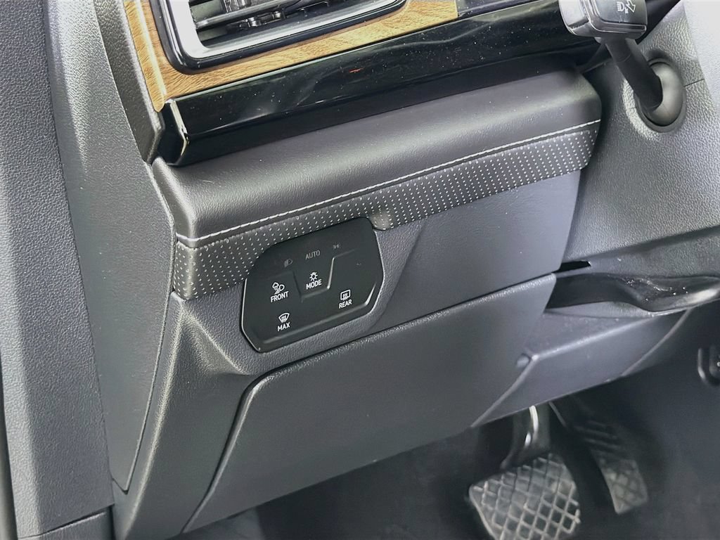 Used 2025 Volkswagen Atlas SE AWD/4WD image 12
