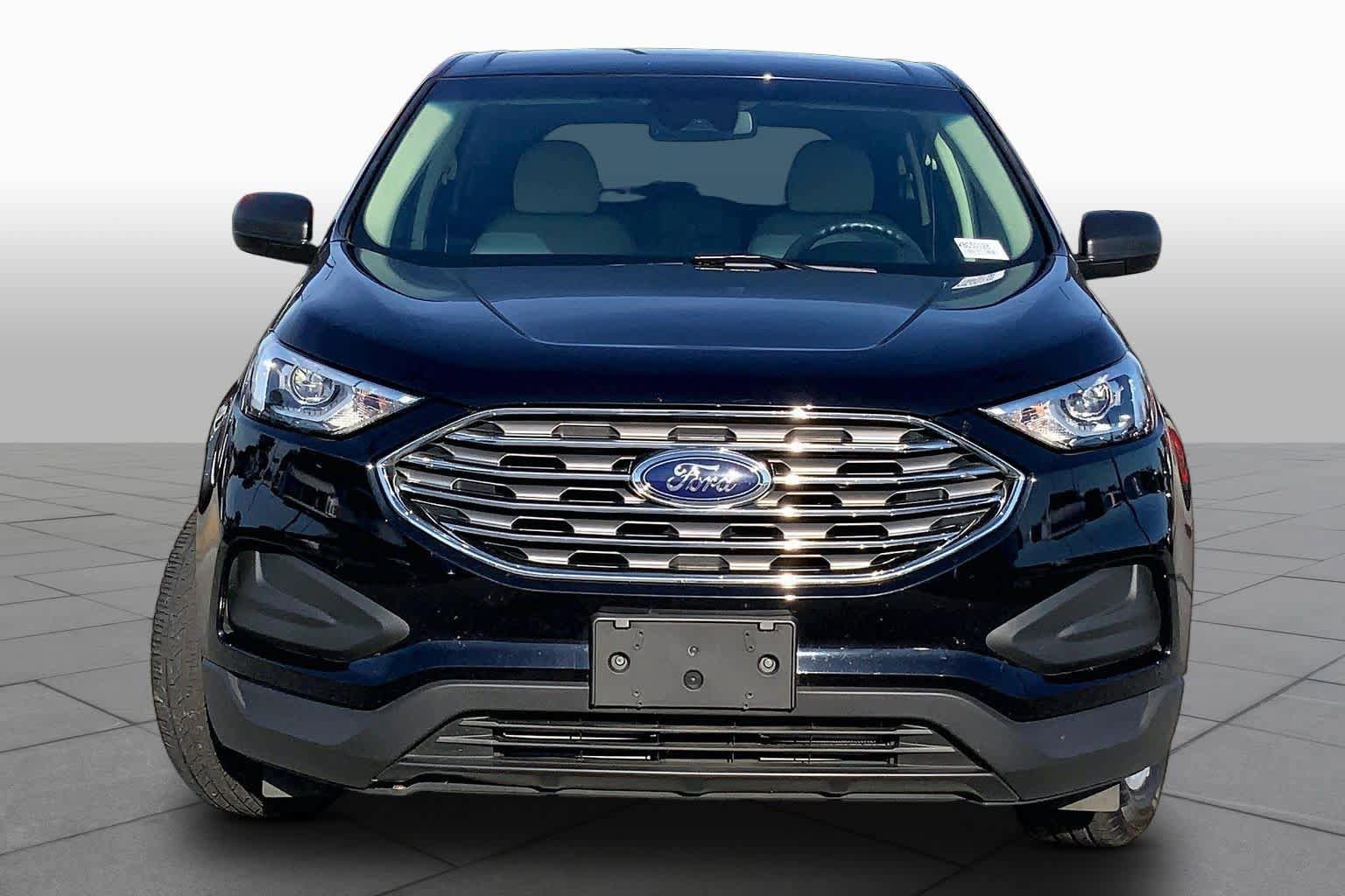 Certified 2019 Ford Edge SE FWD image 4
