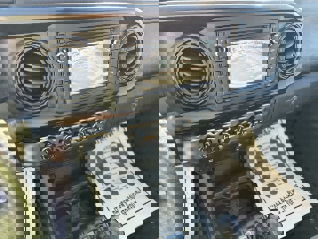 Used 2019 Toyota Tacoma SR image 10