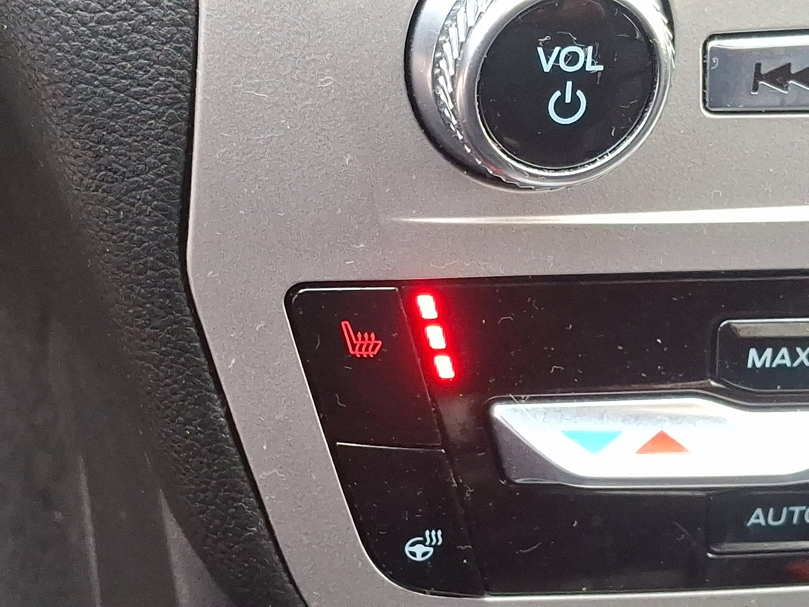 Certified 2022 Ford Explorer XLT w/ Equipment Group 202A image 24