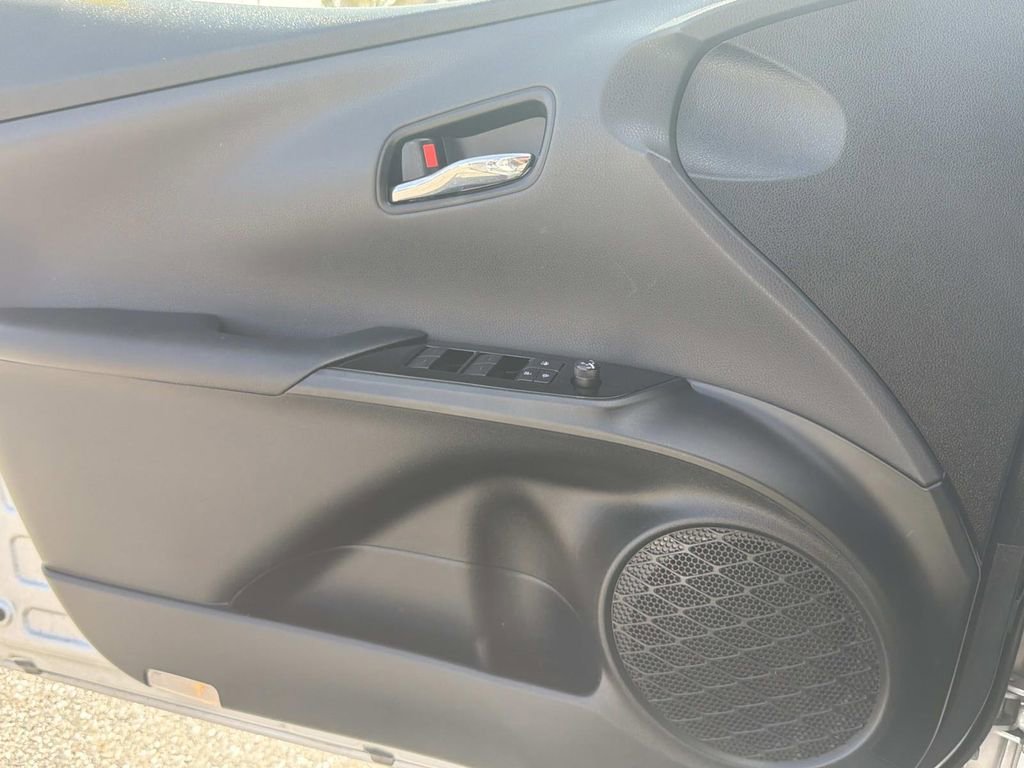 Used 2019 Toyota Prius L Eco w/ Carpet Mat Package FWD image 17