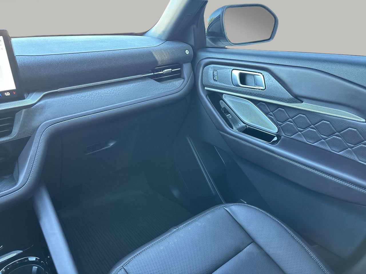 Certified 2025 Ford Explorer Platinum w/ Ultimate Package image 17