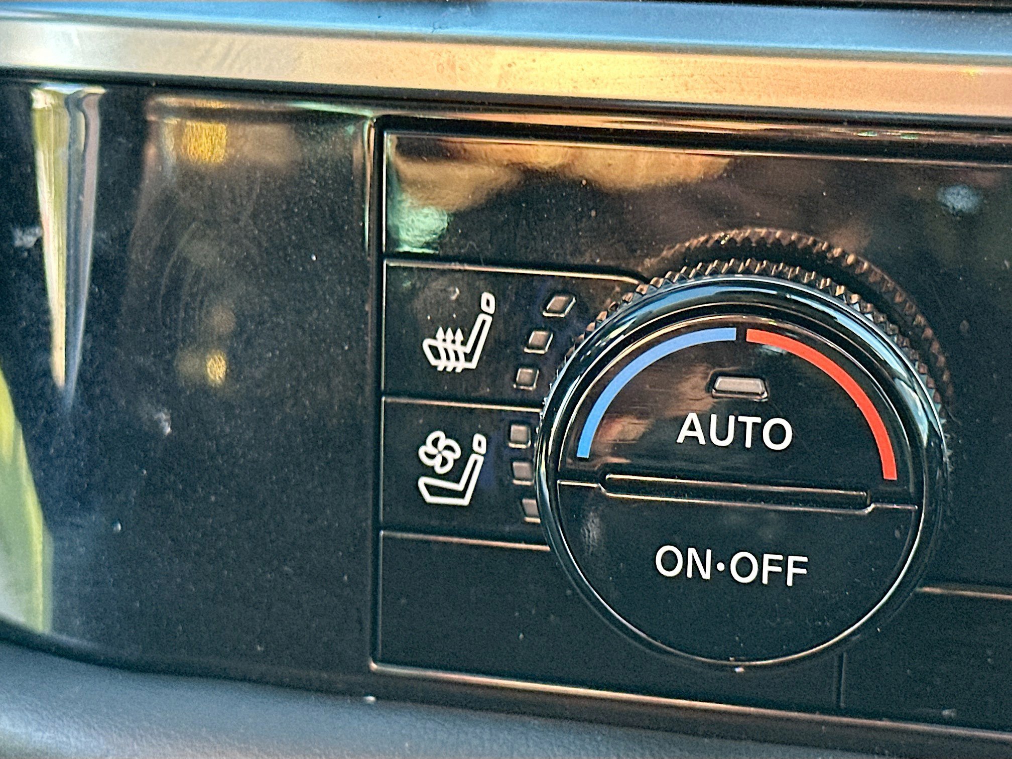 Used 2023 Nissan Pathfinder Platinum w/ Cargo Package image 21