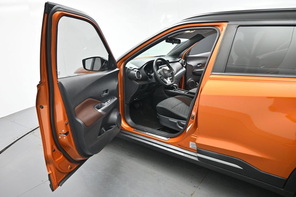 Used 2023 Nissan Kicks SR FWD image 9