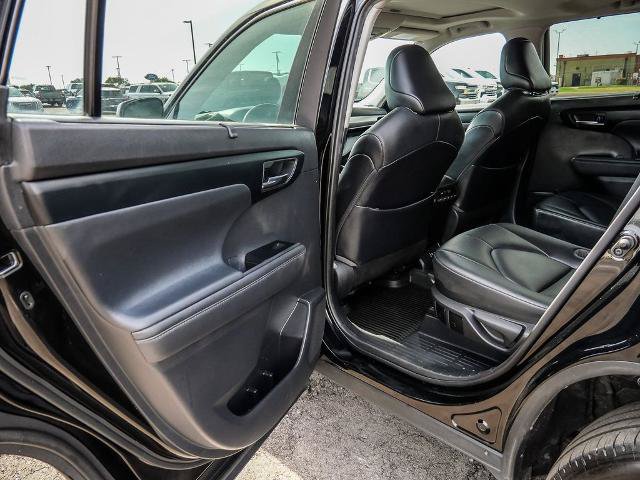 Used 2021 Toyota Highlander XLE AWD/4WD image 28