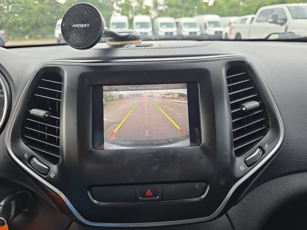 Used 2019 Jeep Cherokee Latitude w/ Popular Appearance Group FWD image 24