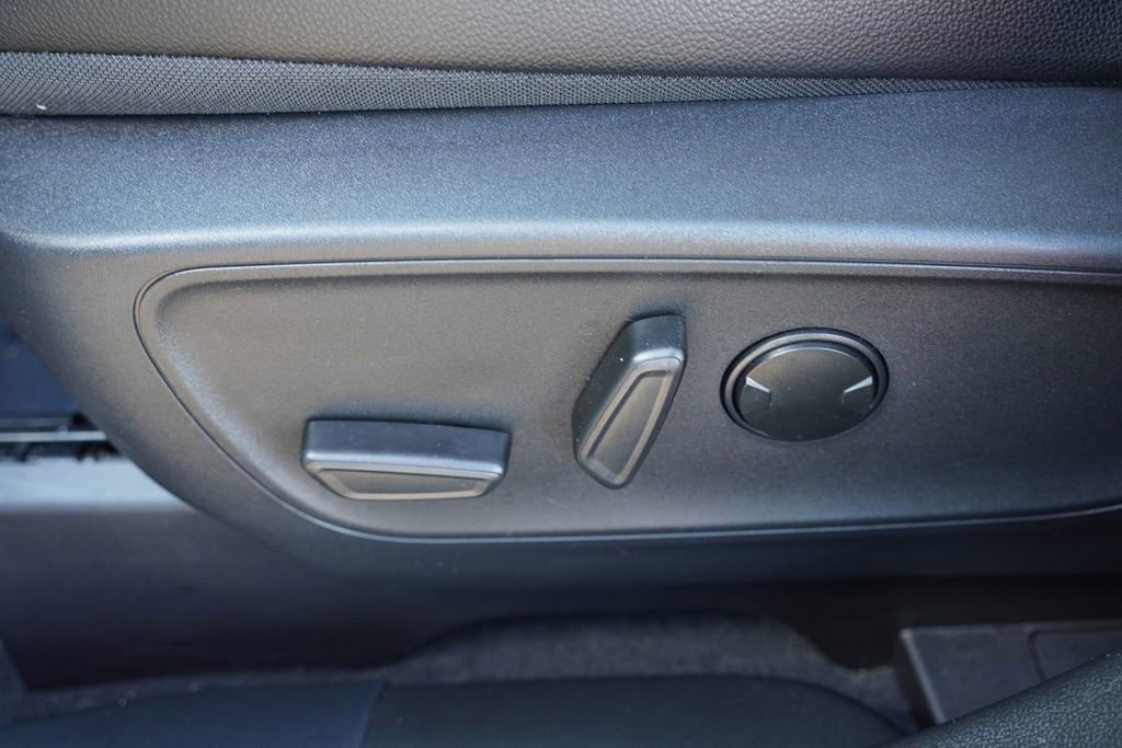 Certified 2025 Ford Escape Platinum w/ Premium Technology Package image 23