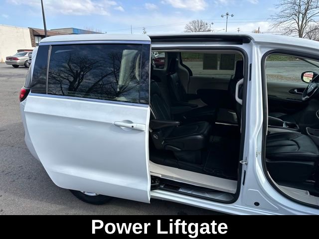 Used 2024 Chrysler Pacifica Touring-L FWD image 15