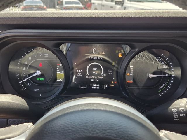 Used 2025 Jeep Wrangler Unlimited Sahara AWD/4WD image 35