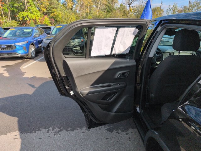 Used 2022 Chevrolet Trax LS w/ Tint and Cruise Package AWD/4WD image 21