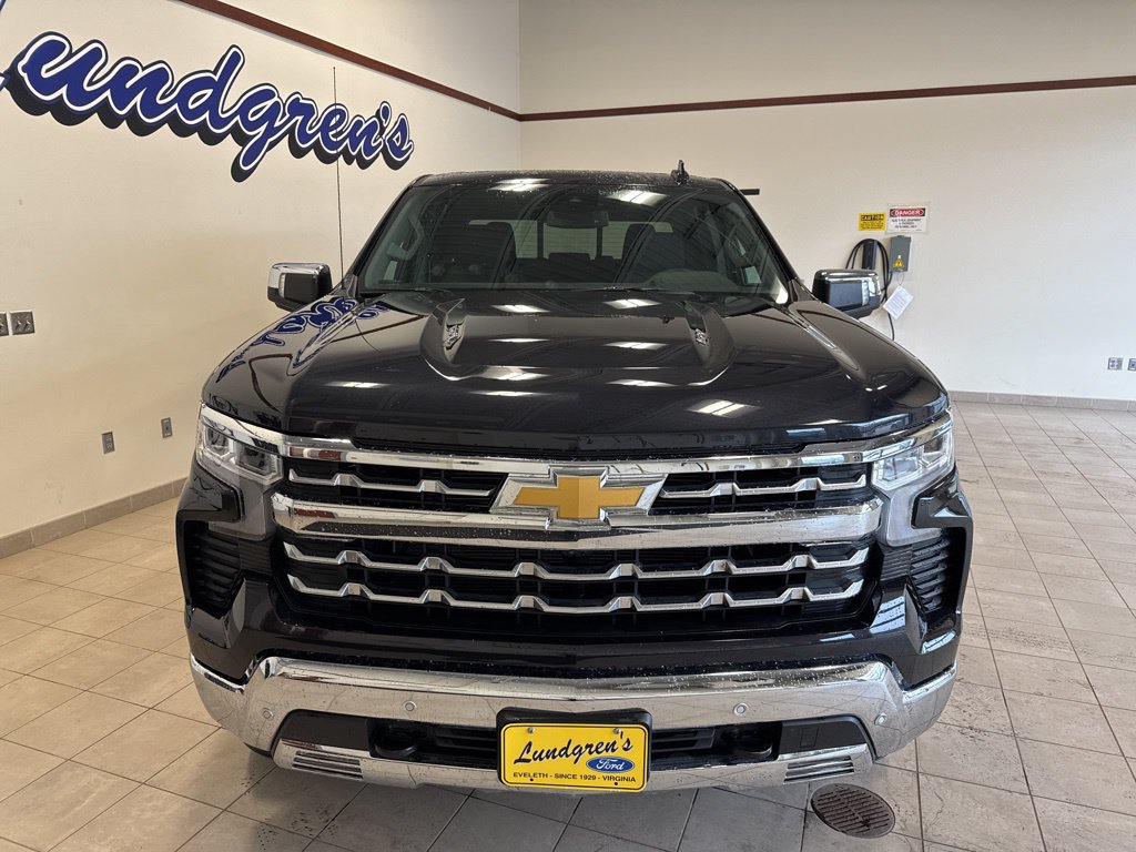 Used 2024 Chevrolet Silverado 1500 LTZ w/ LTZ Premium Package AWD/4WD image 8