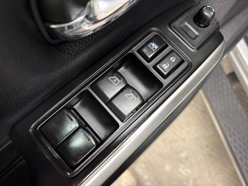 Used 2019 Nissan Titan SV w/ SV Convenience Package RWD image 17