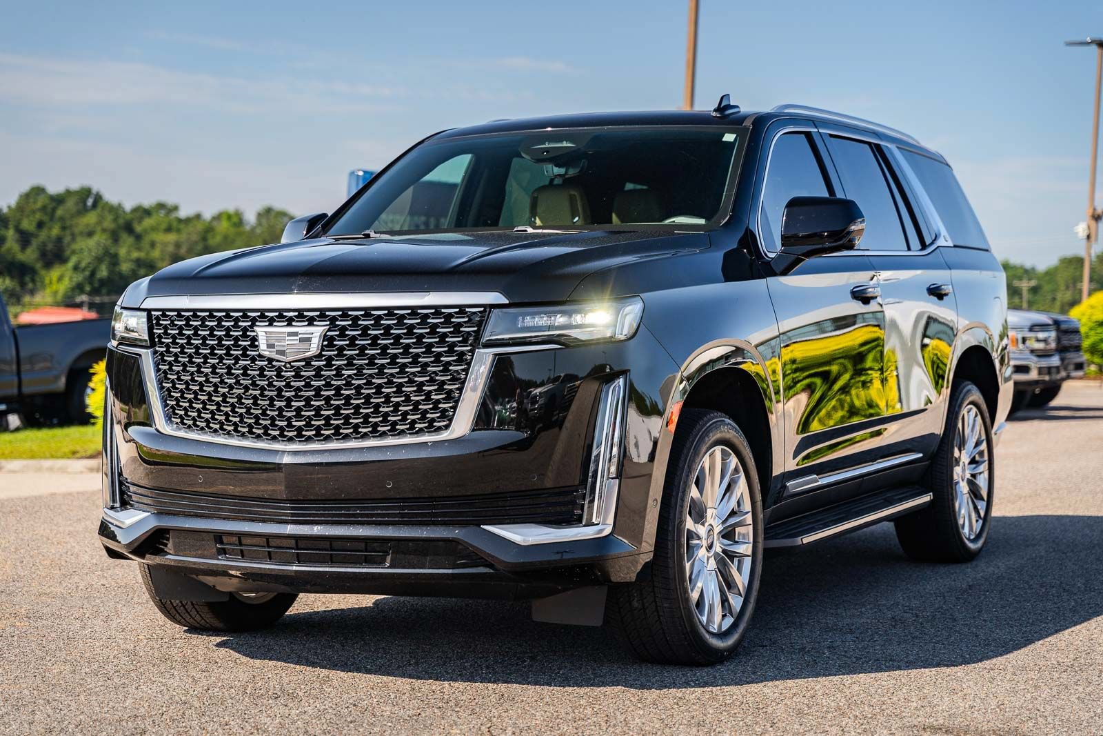 Used 2024 Cadillac Escalade Premium Luxury AWD/4WD image 3