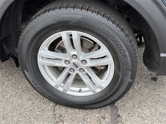 Certified 2022 Ford Explorer XLT w/ Equipment Group 202A image 5