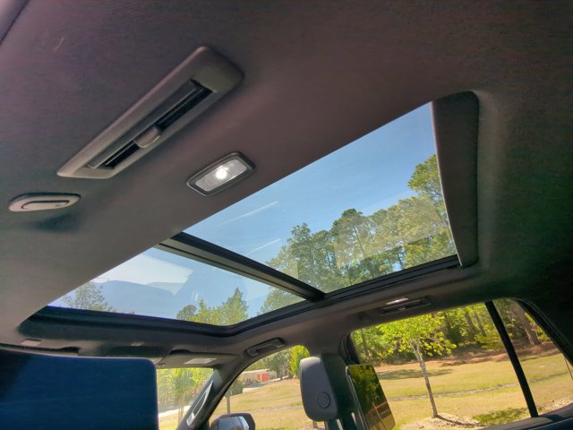 Used 2023 Chevrolet Tahoe Z71 w/ Luxury Package image 29