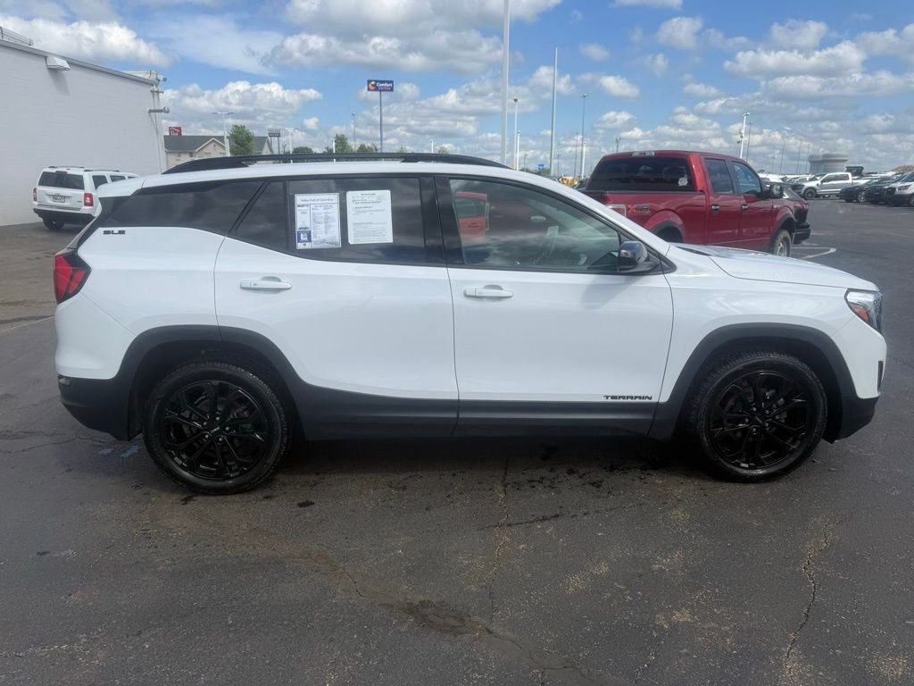 Used 2021 GMC Terrain SLE w/ Driver Convenience Package FWD image 2