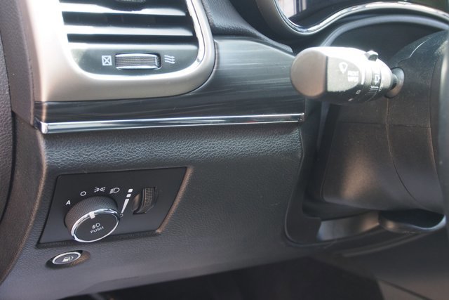 Used 2020 Jeep Grand Cherokee Limited image 20