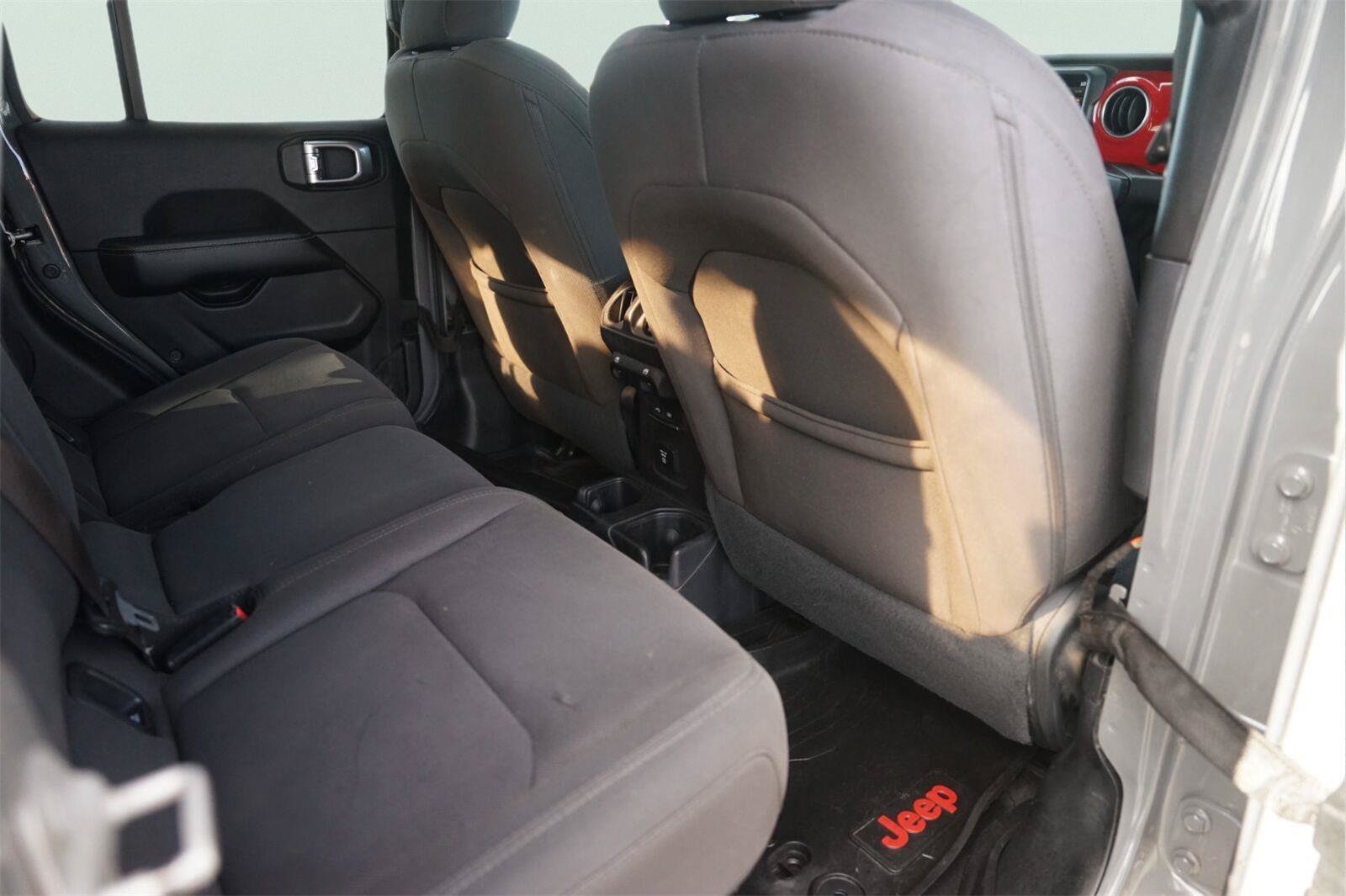 Used 2020 Jeep Gladiator Overland AWD/4WD image 14