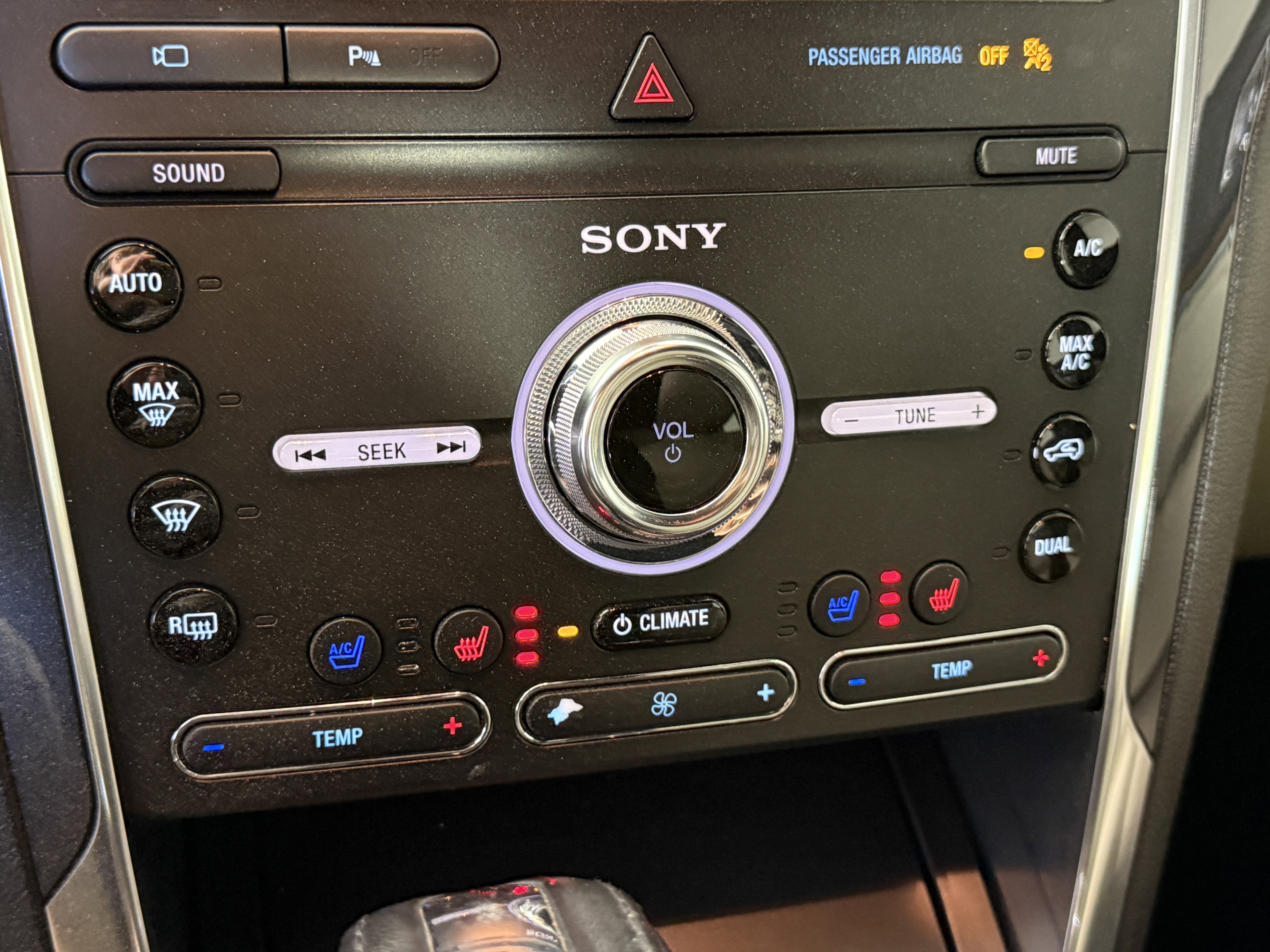 Certified 2019 Ford Explorer Limited w/ Ford Safe & Smart Package image 23