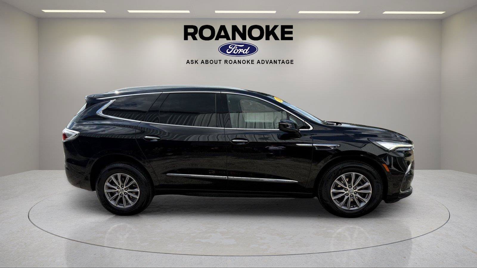 Used 2023 Buick Enclave Essence AWD/4WD image 11