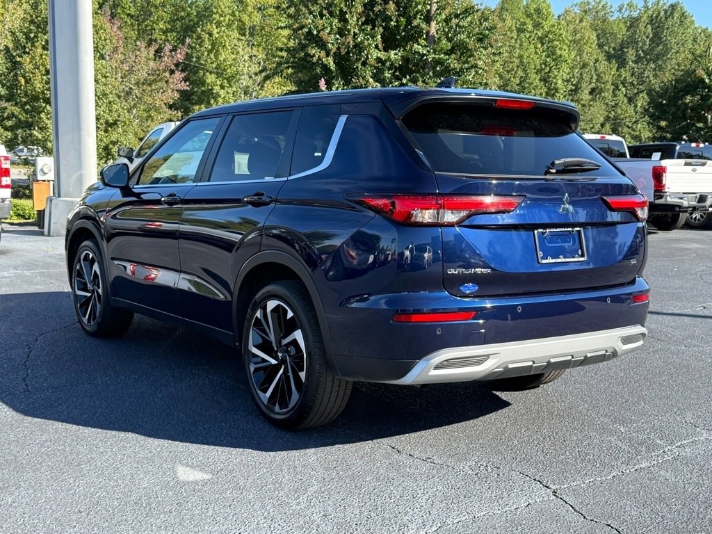 Used 2024 Mitsubishi Outlander SE Black Edition image 6