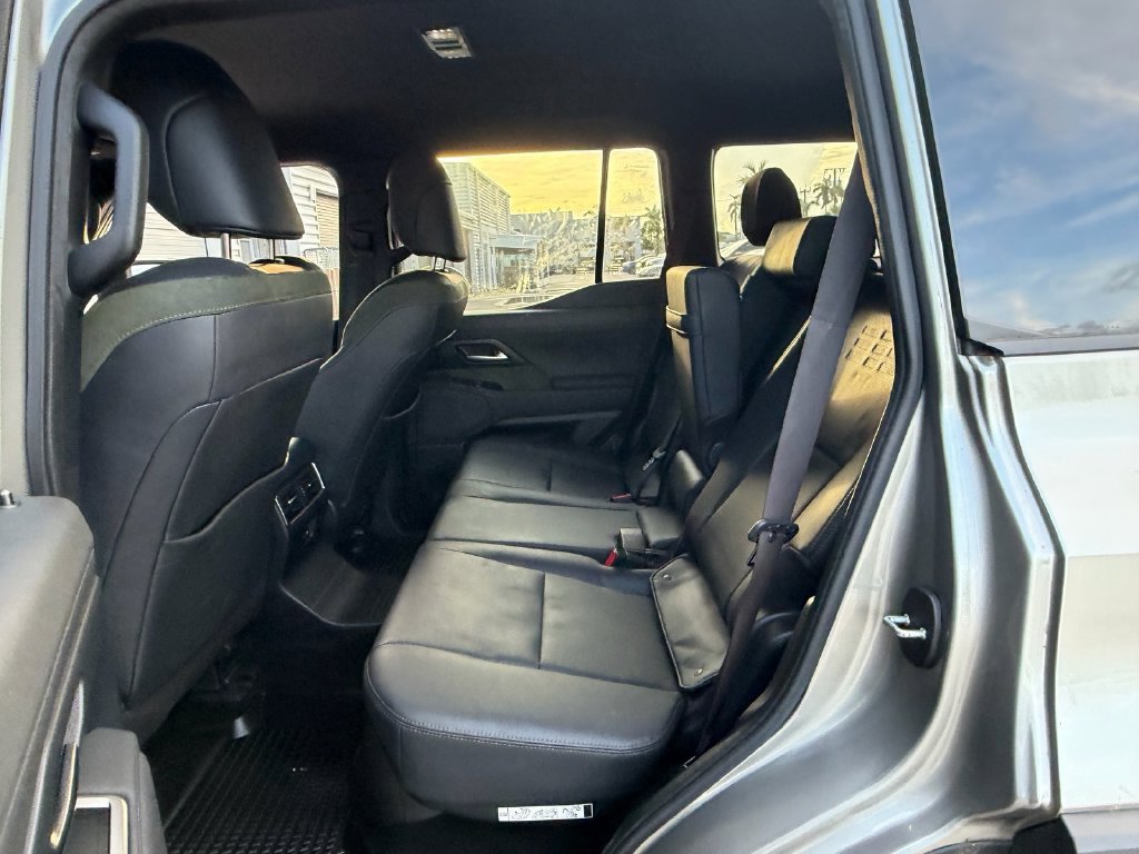 Used 2024 Lexus GX 550 AWD/4WD image 12