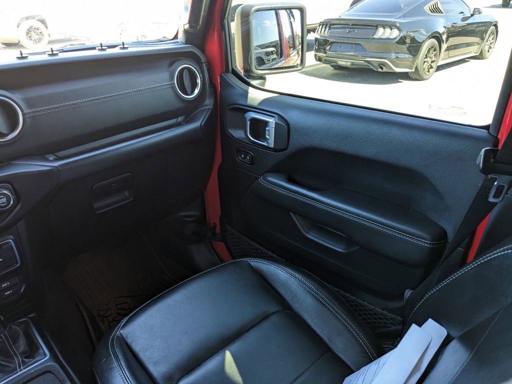 Used 2019 Jeep Wrangler Unlimited Sahara w/ Dual Top Group AWD/4WD image 14