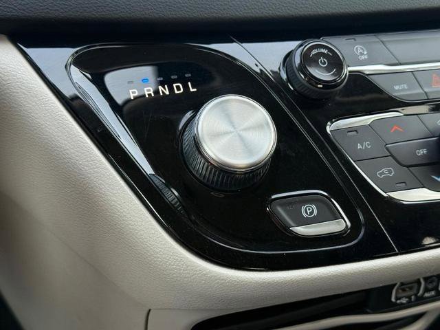 Used 2022 Chrysler Voyager LX image 19