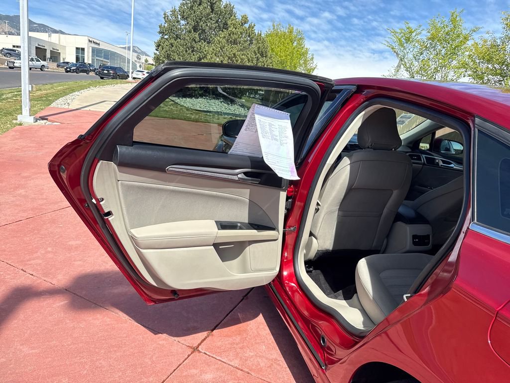 Certified 2019 Ford Fusion SE AWD/4WD image 18