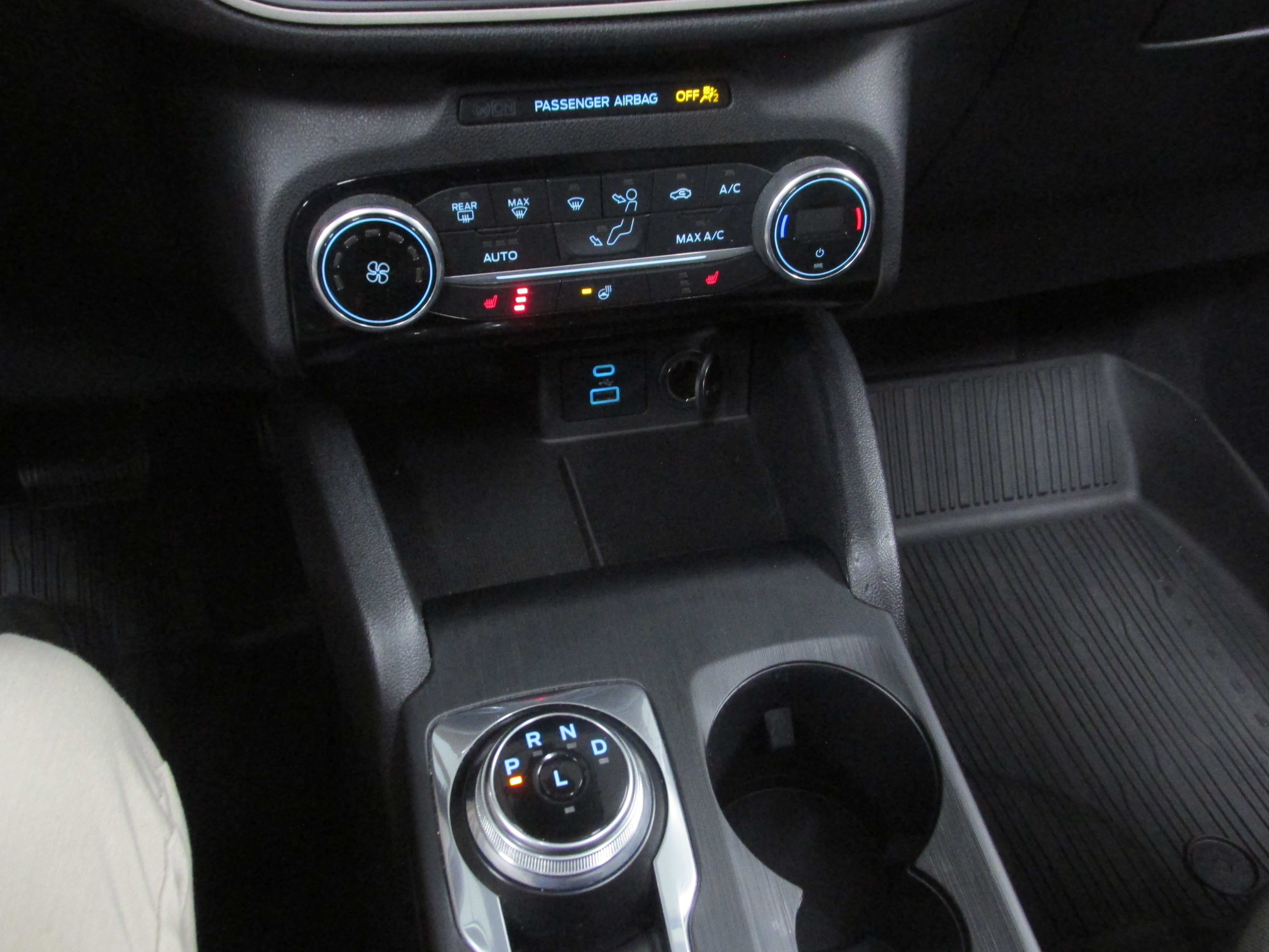 Certified 2021 Ford Escape SE w/ SE Sport Appearance Package image 35