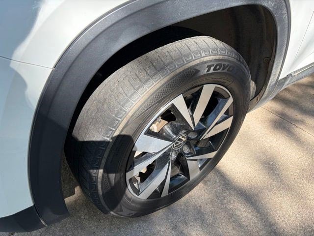 Used 2022 Volkswagen Atlas Cross Sport SE FWD image 9