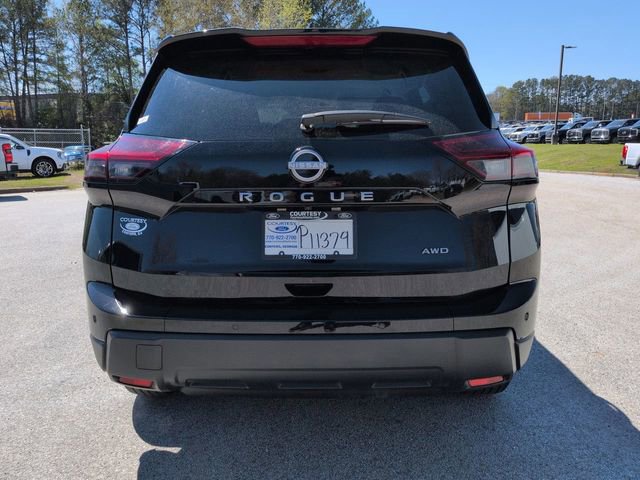Used 2025 Nissan Rogue SV image 4