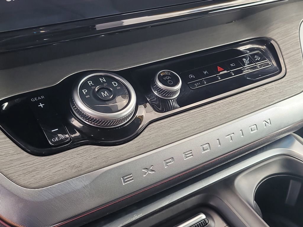Certified 2025 Ford Expedition Platinum image 27
