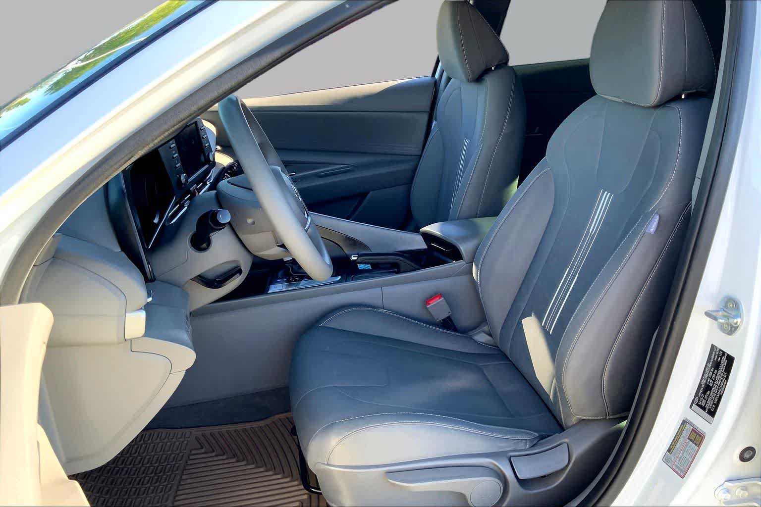 Used 2022 Hyundai Elantra SEL w/ Cargo Package FWD image 7