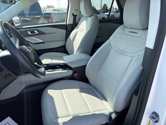 Certified 2025 Ford Explorer Platinum w/ Ultimate Package AWD/4WD image 13
