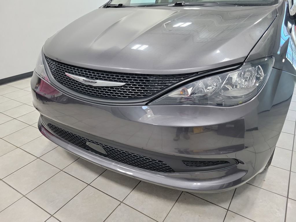 Used 2023 Chrysler Voyager LX FWD image 27