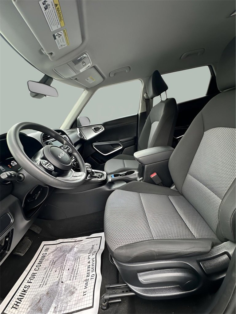 Used 2023 Kia Soul LX w/ LX Technology Package image 10