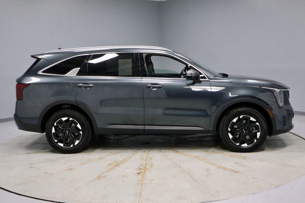 Used 2025 Kia Sorento S AWD/4WD image 6