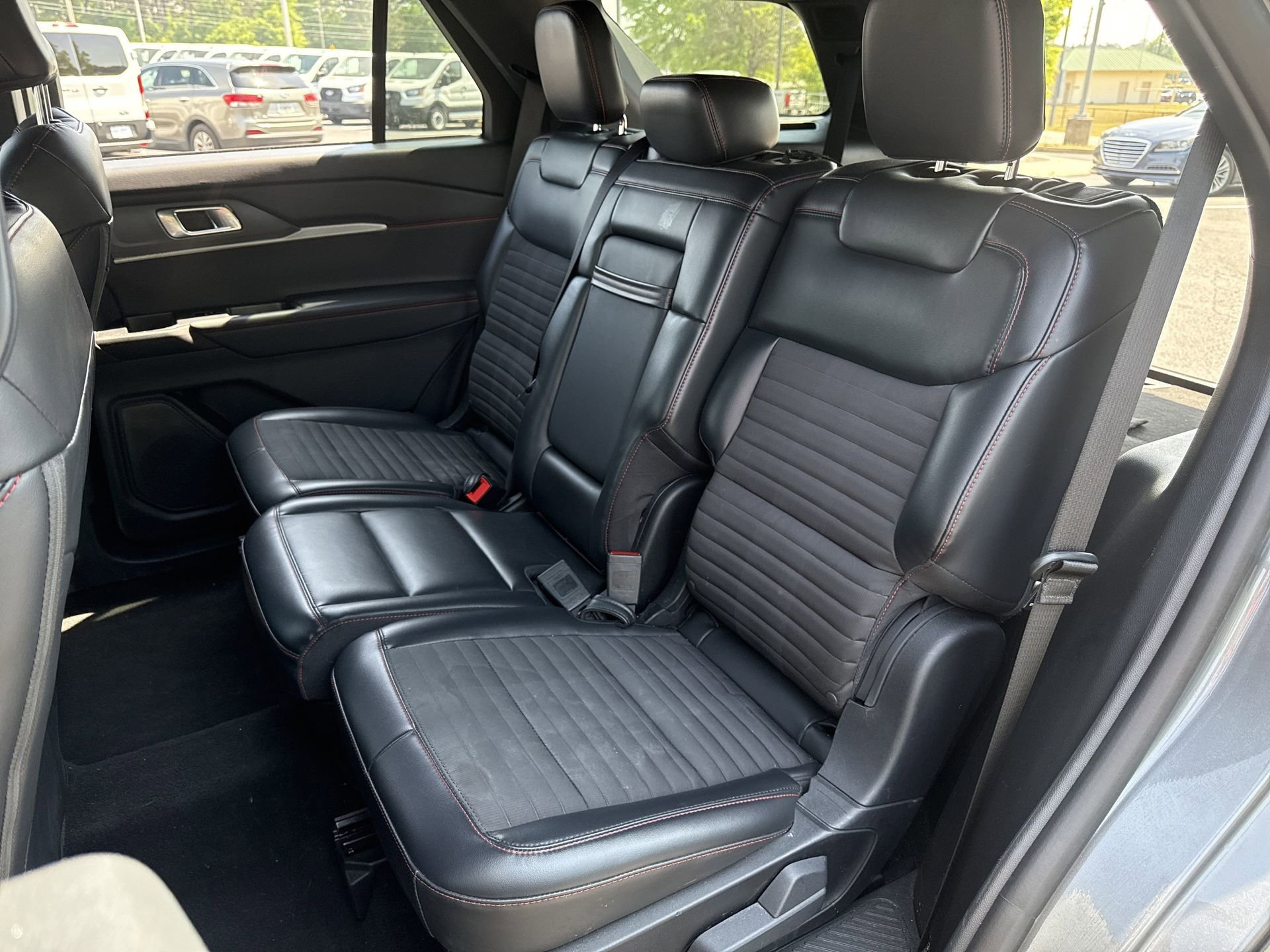 Certified 2025 Ford Explorer ST-Line w/ ST-Line Street Pack AWD/4WD image 15