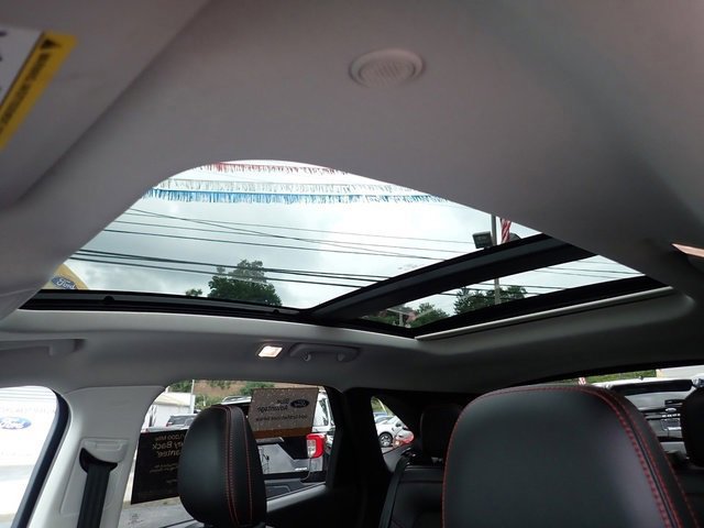 Certified 2022 Ford Escape SEL w/ SEL Stealth AWD Package image 24