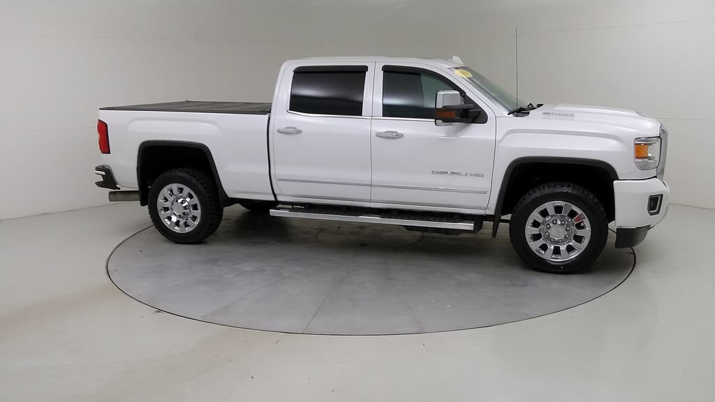 Used 2019 GMC Sierra 2500 Denali w/ Suspension Package, Off-Road AWD/4WD image 12
