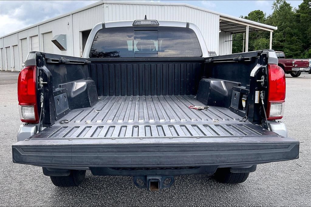 Used 2017 Toyota Tacoma TRD Sport w/ Tow Package RWD image 18