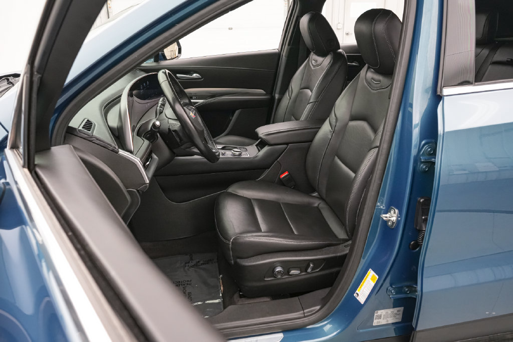 Used 2025 Cadillac XT4 Premium Luxury FWD image 11