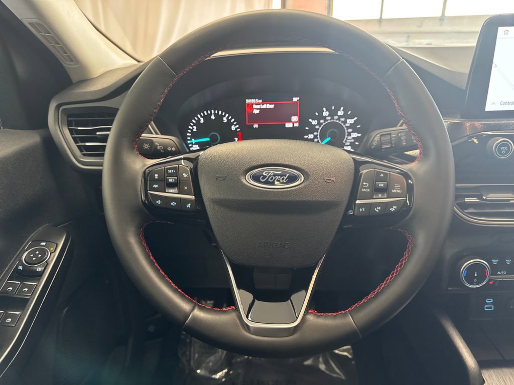 Certified 2022 Ford Escape SEL w/ SEL Stealth AWD Package image 17