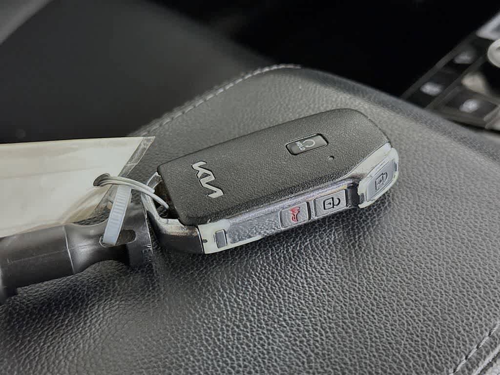 Used 2025 Kia Sportage EX FWD image 21