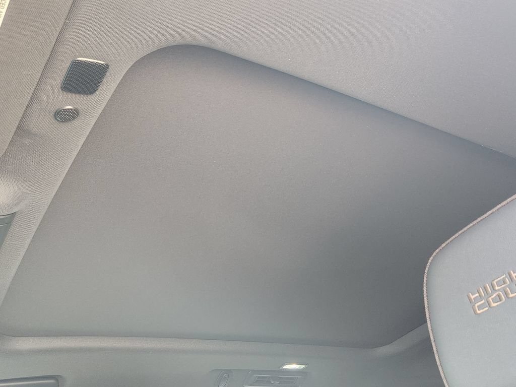 Used 2024 Chevrolet Tahoe High Country AWD/4WD image 24