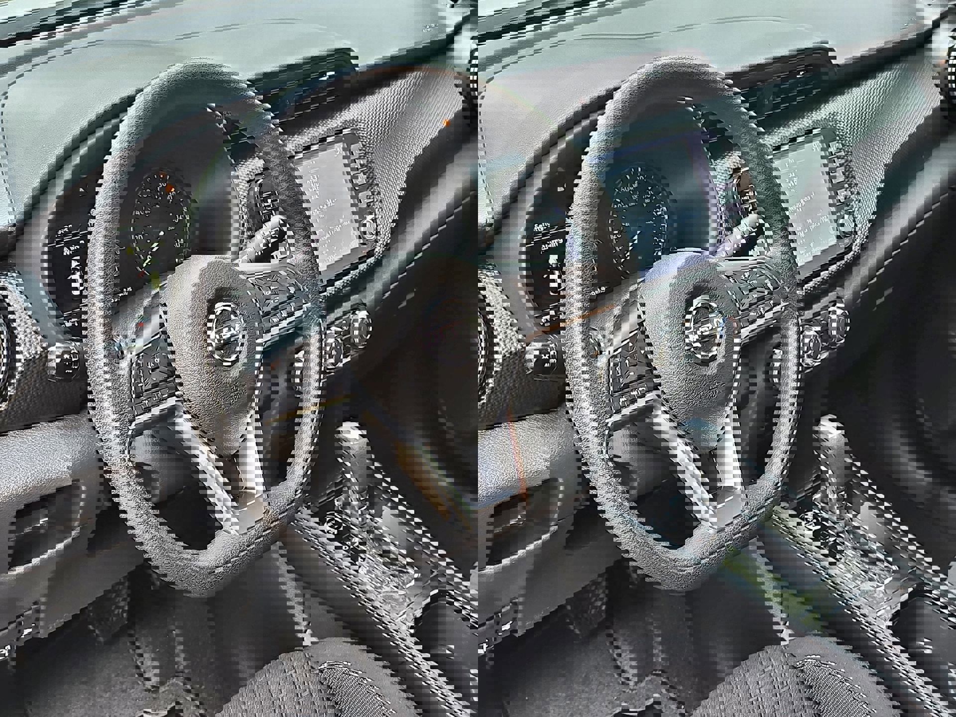 Used 2023 Nissan Kicks SV image 13