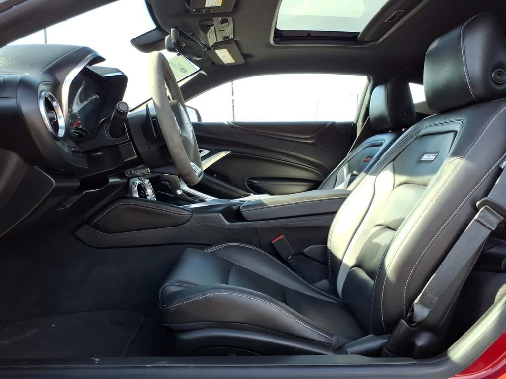 Used 2022 Chevrolet Camaro SS w/ Design Package 2 RWD image 17