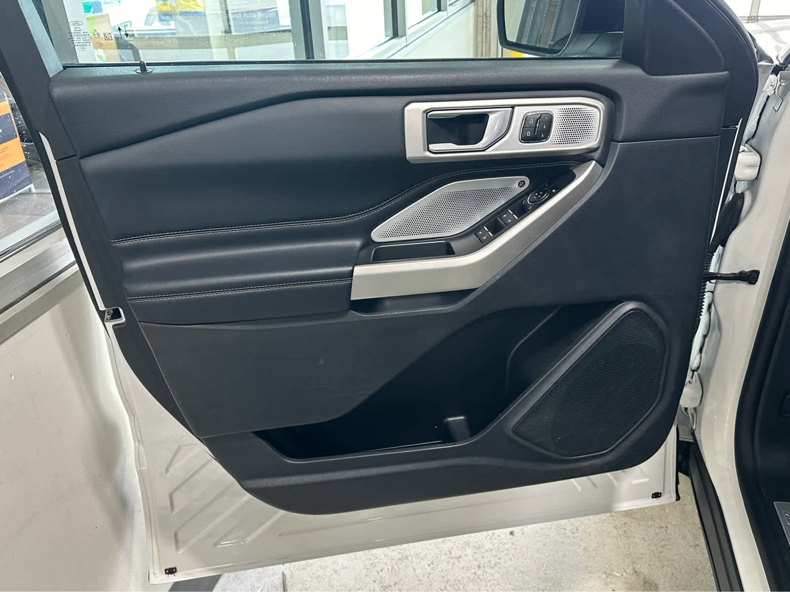 Certified 2023 Ford Explorer Limited w/ Limited Technology Package image 11