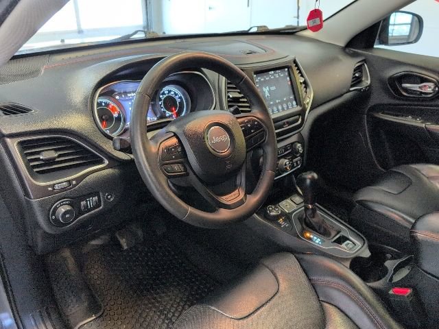 Used 2022 Jeep Cherokee Trailhawk w/ Trailhawk Elite Value Package AWD/4WD image 11